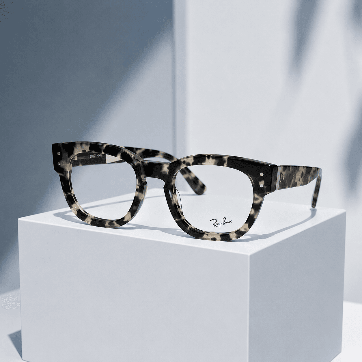 Ray Ban --------